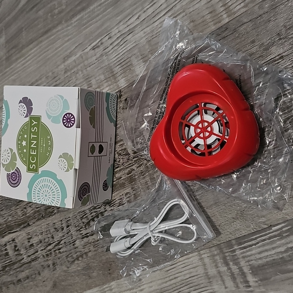 Scentsy Mini Fan Diffuser - Heart Shaped
